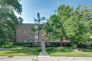 467 Hiawatha Trail, Wood Dale, IL 60191 - Photo 1