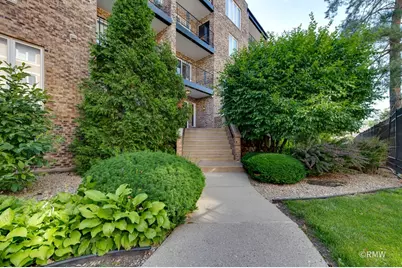 467 Hiawatha Trail #106, Wood Dale, IL 60191 - Photo 2