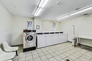 111 E Chestnut St, Chicago, IL 60611 - Photo 40