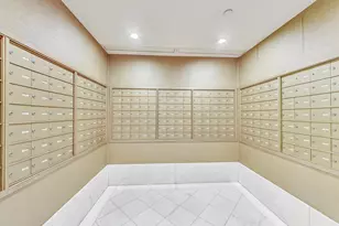 111 E Chestnut St, Chicago, IL 60611 - Photo 12