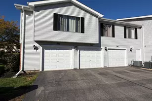 366 Washington Ct, Vernon Hills, IL 60061 - Photo 2