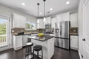 3279 Coral Ln, Glenview, IL 60026 - Photo 8