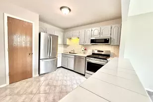 601 Hanover Ct, Schaumburg, IL 60194 - Photo 4