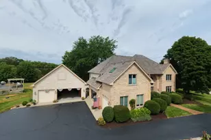 28278 Gray Barn Ln, Lake Barrington, IL 60010 - Photo 4