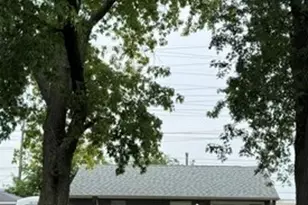 302 Notre Dame Ave, Joliet, IL 60436 - Photo 2