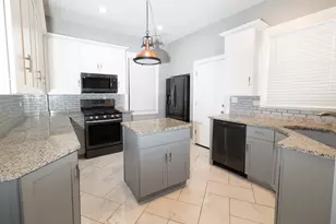 2050 E 73rd St, Chicago, IL 60649 - Photo 2