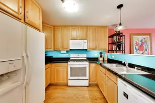 2011 W Chase Ave, Chicago, IL 60645 - Photo 8