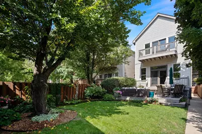331 W Evergreen Avenue, Chicago, IL 60610 - Photo 2