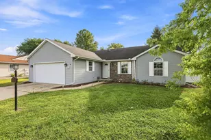 602 Brittany Dr, Champaign, IL 61822 - Photo 2