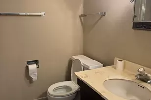 9374 Landings Ln, Des Plaines, IL 60016 - Photo 6