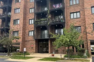 9374 Landings Ln, Des Plaines, IL 60016 - Photo 1