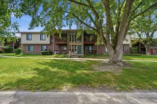 603 Garden Cir, Streamwood, IL 60107 - Photo 2