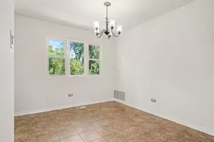 945 Surrey Ct, Joliet, IL 60431 - Photo 8