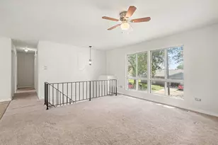945 Surrey Ct, Joliet, IL 60431 - Photo 4