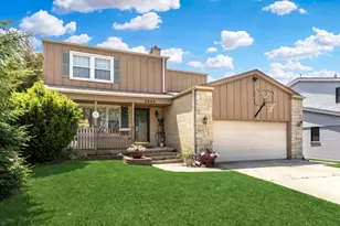 2950 Briarwood Dr W, Mount Prospect, IL 60056 - Photo 1