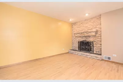 2950 Briarwood Drive W, Mount Prospect, IL 60056 - Photo 6