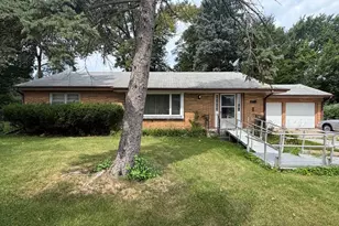 931 Hawthorne Ave, Rockford, IL 61108 - Photo 2