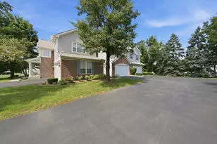 24 Stonegate Ln, Streamwood, IL 60107 - Photo 4