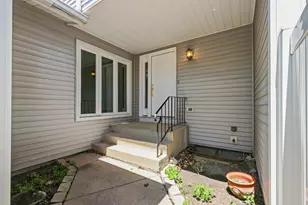 628 Martin Ln, Deerfield, IL 60015 - Photo 2