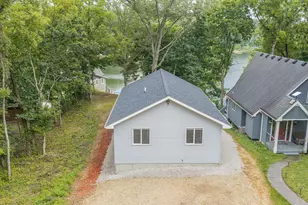 32 Magnolia Dr, Putnam, IL 61560 - Photo 2