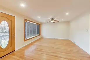 2972 S Loomis St, Chicago, IL 60608 - Photo 4
