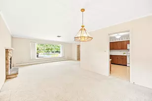 218 W Elm St, Wheaton, IL 60189 - Photo 10