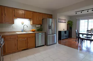 99 Townsend Cir, Naperville, IL 60565 - Photo 4