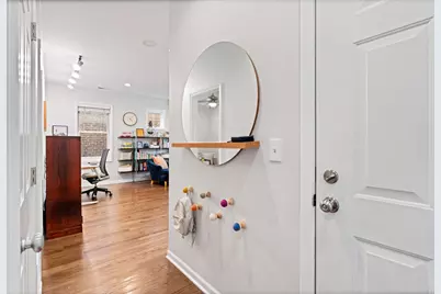 2032 W Farragut Avenue #2, Chicago, IL 60625 - Photo 2