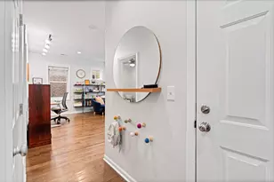 2032 W Farragut Ave, Chicago, IL 60625 - Photo 2