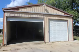 709 Thomas St, Iuka, IL 62849 - Photo 2