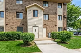 2 Echo Ct, Vernon Hills, IL 60061 - Photo 2