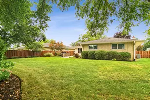 1807 N Larch Dr, Mount Prospect, IL 60056 - Photo 26