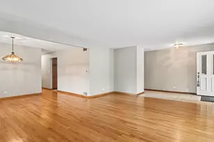1807 N Larch Dr, Mount Prospect, IL 60056 - Photo 6