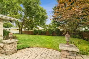 1807 N Larch Dr, Mount Prospect, IL 60056 - Photo 24