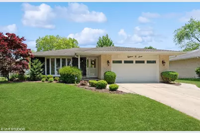 1807 N Larch Drive, Mount Prospect, IL 60056 - Photo 1