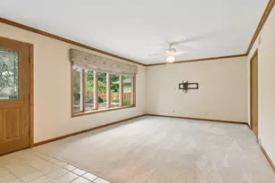 1807 N Larch Dr, Mount Prospect, IL 60056 - Photo 2