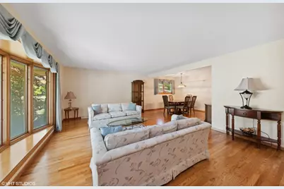 1807 N Larch Drive, Mount Prospect, IL 60056 - Photo 2