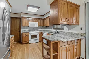 927 Maryville Dr, Lockport, IL 60441 - Photo 6
