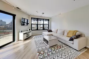 520 W Huron St, Chicago, IL 60654 - Photo 2