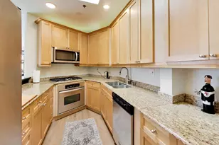 520 W Huron St, Chicago, IL 60654 - Photo 12