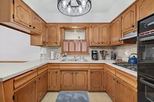 7001 W 81st St, Burbank, IL 60459 - Photo 8