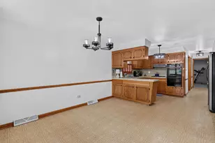 7001 W 81st St, Burbank, IL 60459 - Photo 14