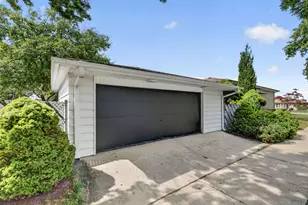 7001 W 81st St, Burbank, IL 60459 - Photo 22