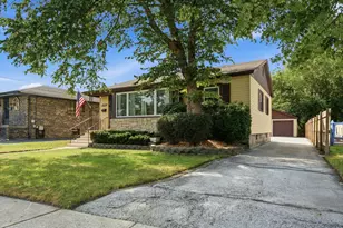 17946 Hickory St, Lansing, IL 60438 - Photo 2