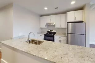 40 Dupage Ct, Elgin, IL 60120 - Photo 8