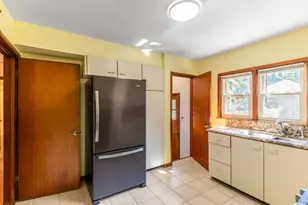 27 Pleasant Ave, Highwood, IL 60040 - Photo 6