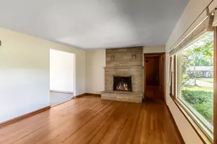 27 Pleasant Ave, Highwood, IL 60040 - Photo 4