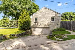 27 Pleasant Ave, Highwood, IL 60040 - Photo 24