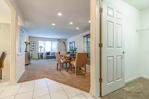 351 Town Pl Cir, Buffalo Grove, IL 60089 - Photo 2