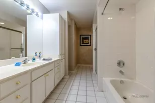 351 Town Pl Cir, Buffalo Grove, IL 60089 - Photo 20